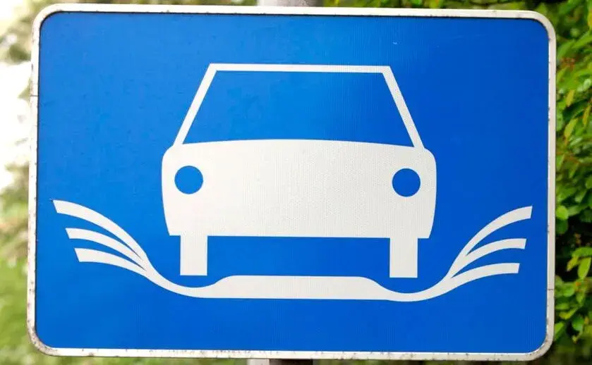 Galimas akvaplanavimas