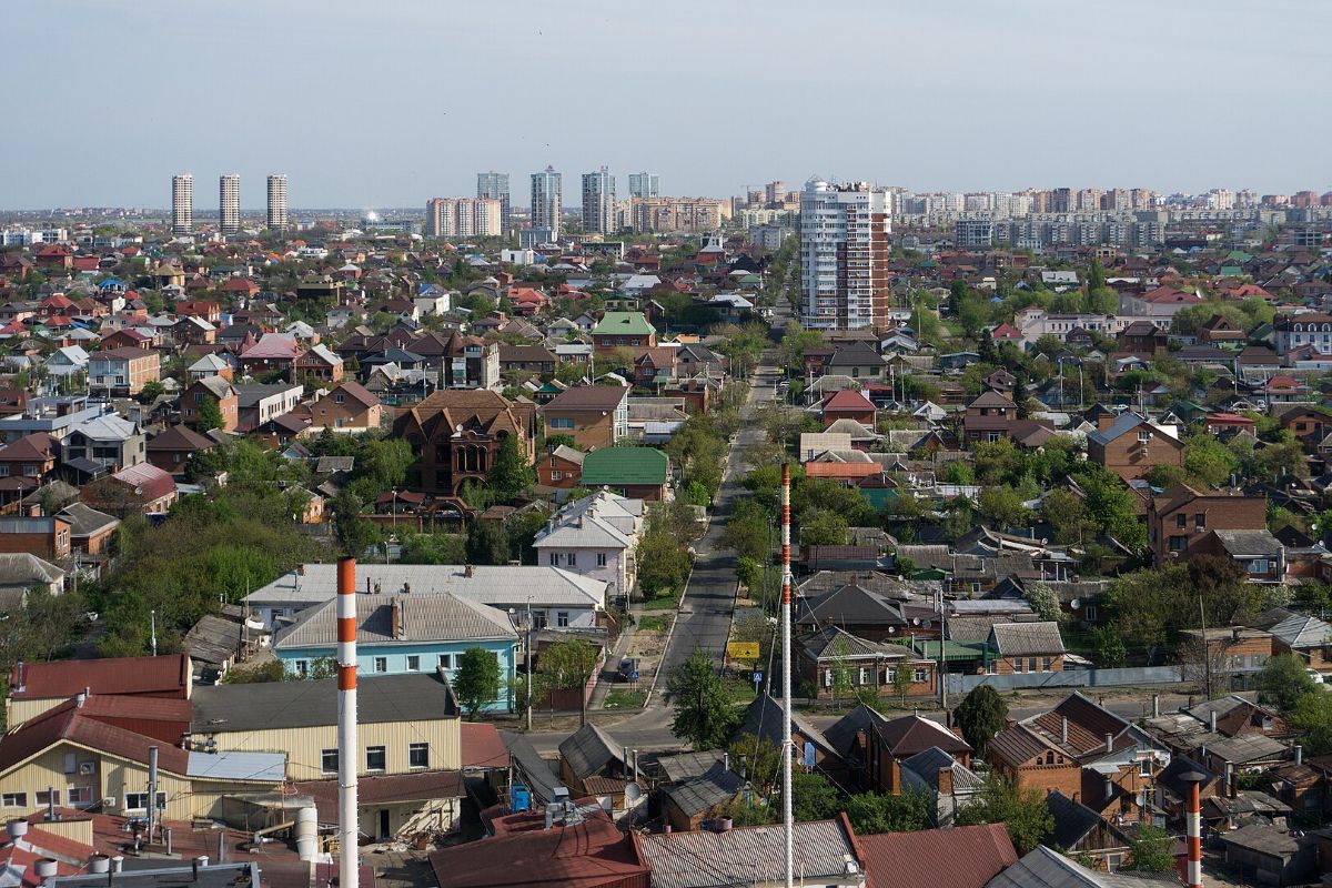 1620px-View_of_Krasnodar_taken_from_Kozhevennaya_street,_24_2020-04-18-5