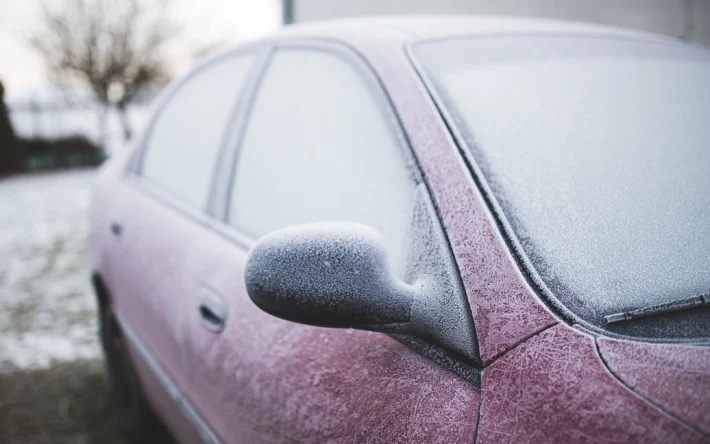 Kaip greitai atitirpinti automobilio stikla