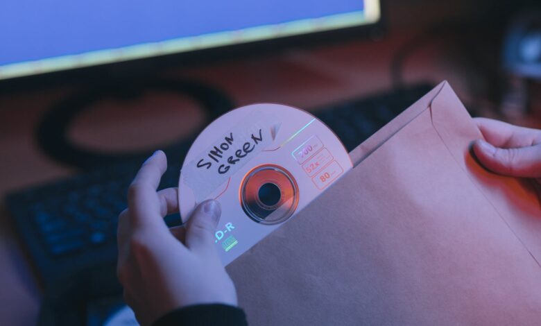 Po dviejų dešimtmečių kompaktiniai diskai vėl pradėjo populiarėti 1 Kompaktiniai diskai CD DVD