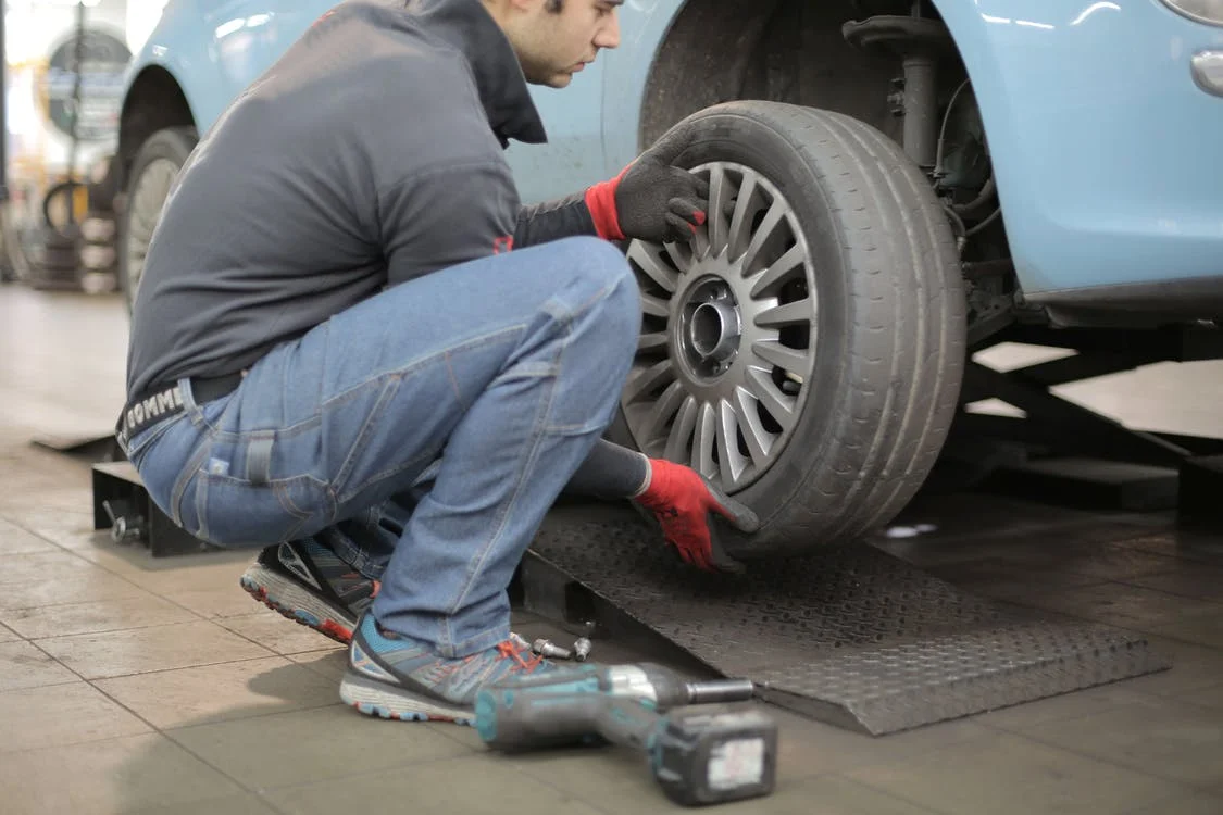 Ka daryti jeigu pradurete automobilio padanga