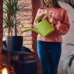 Kuo ir kaip laistyti kambarines gėles bei augalus