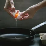 Kenksmingos medžiagos keptuvėje