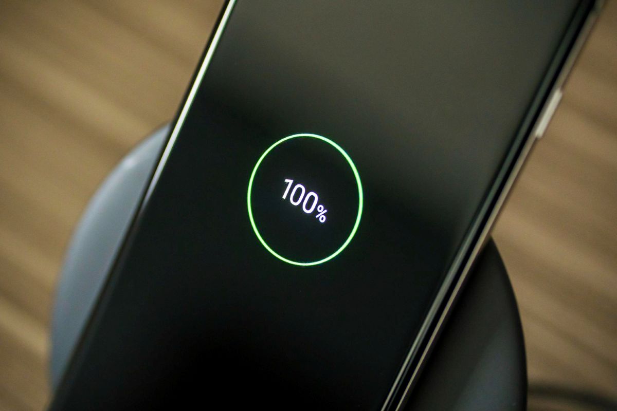 Telefono įkrova 100 proc