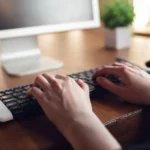Kaip per 10 minučių išvalyti kompiuterio klaviatūrą