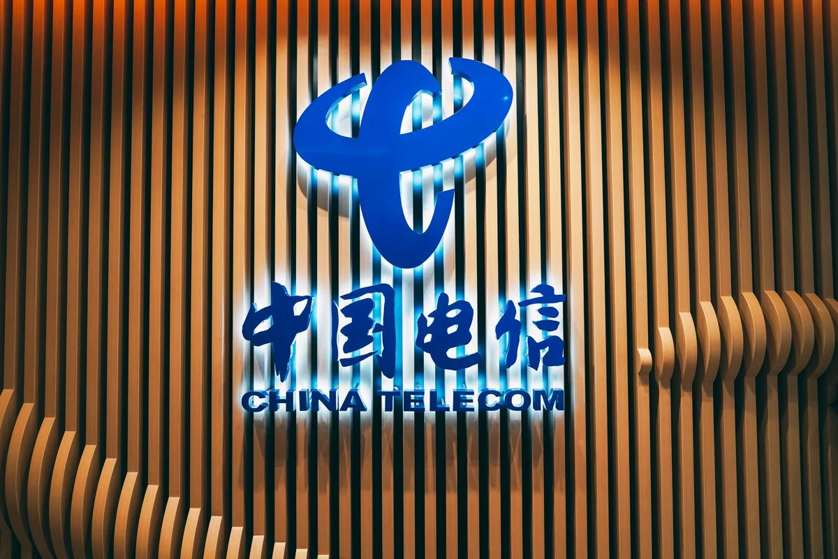 China Telecom suvienija jėgas su telefonų gamintojais