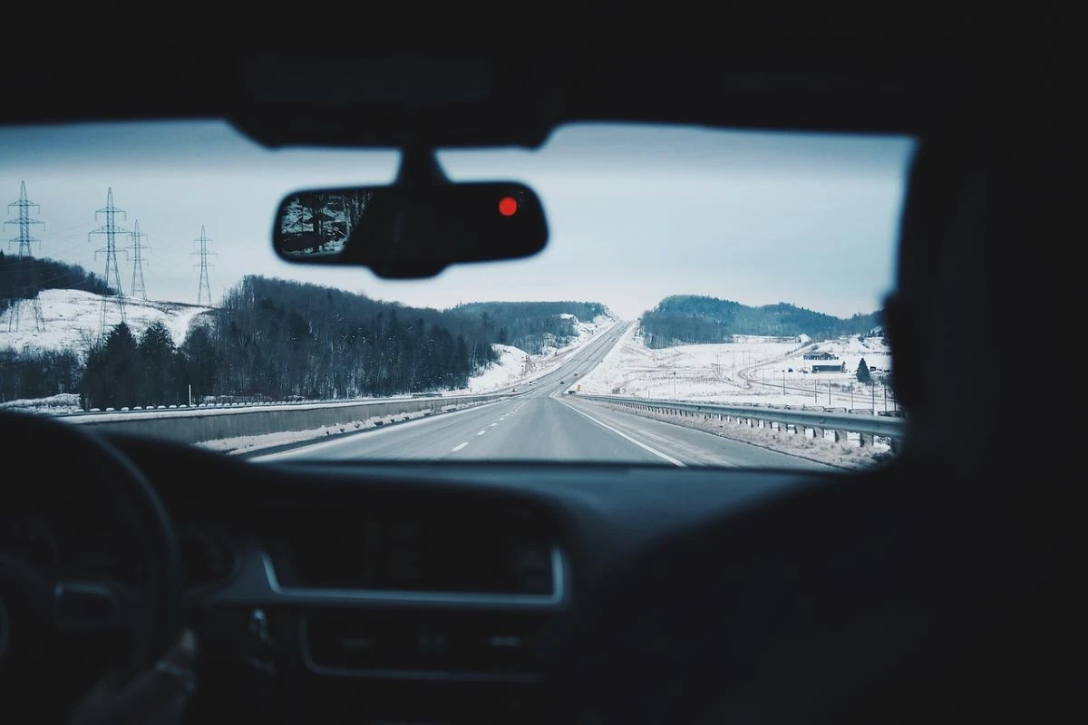 Kelionės automobiliu kai slidu