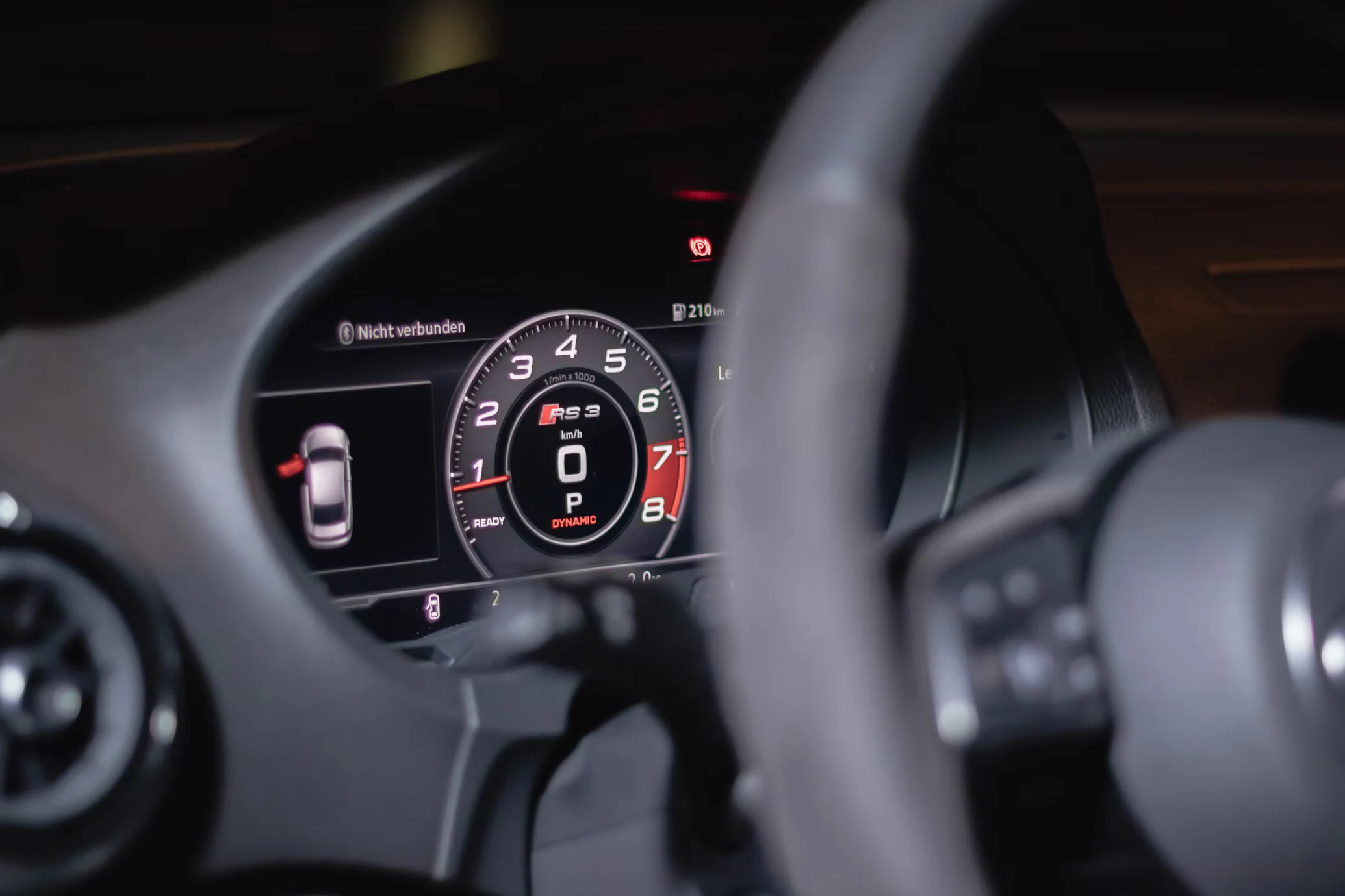Nauji automobiliai lyg žaisliniai