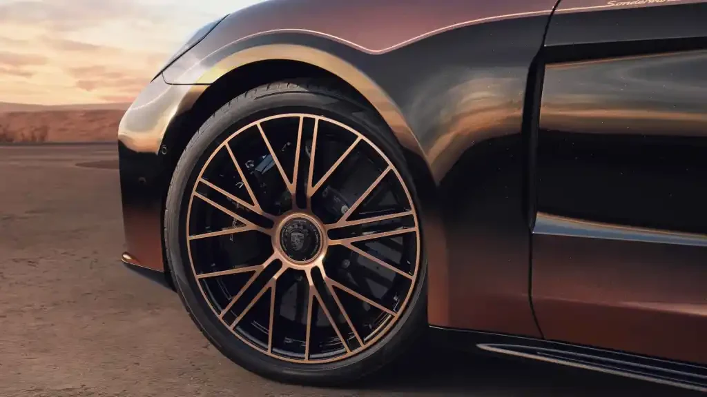 Porsche Panamera 2024 auksu dengtas kėbulas 2