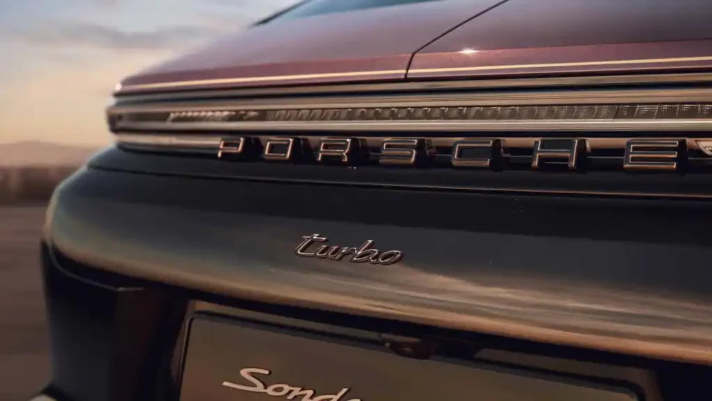 Porsche Panamera 2024 auksu dengtas kėbulas 3