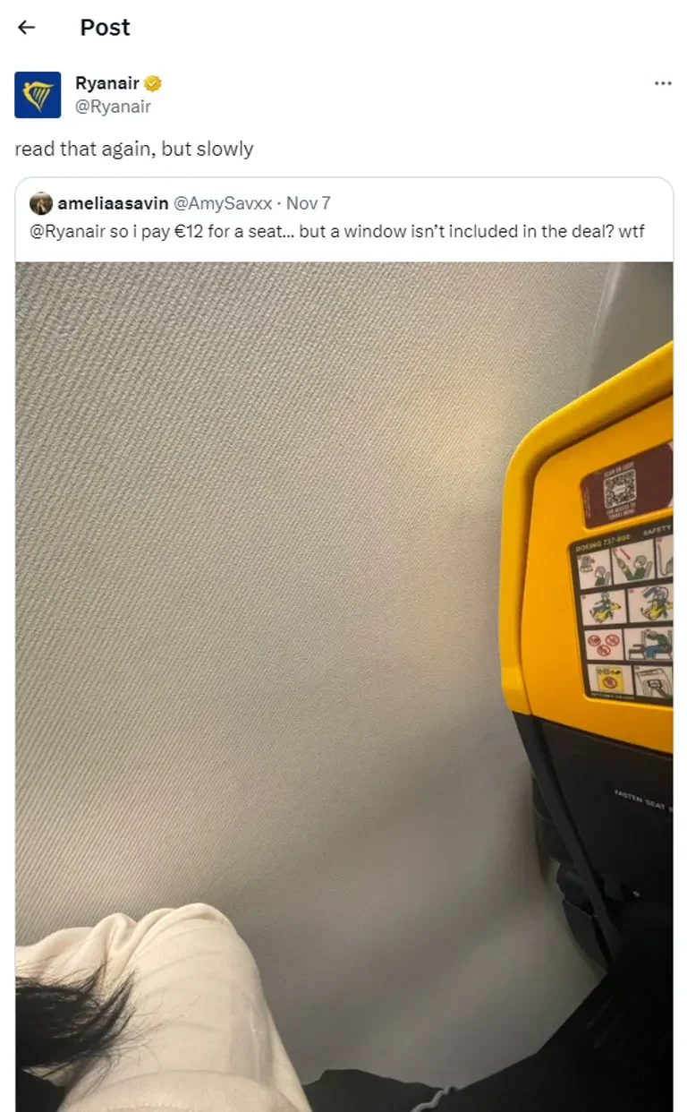 Ryanair lėktuvas ir vieta be lango / X naudotojo pranešimas