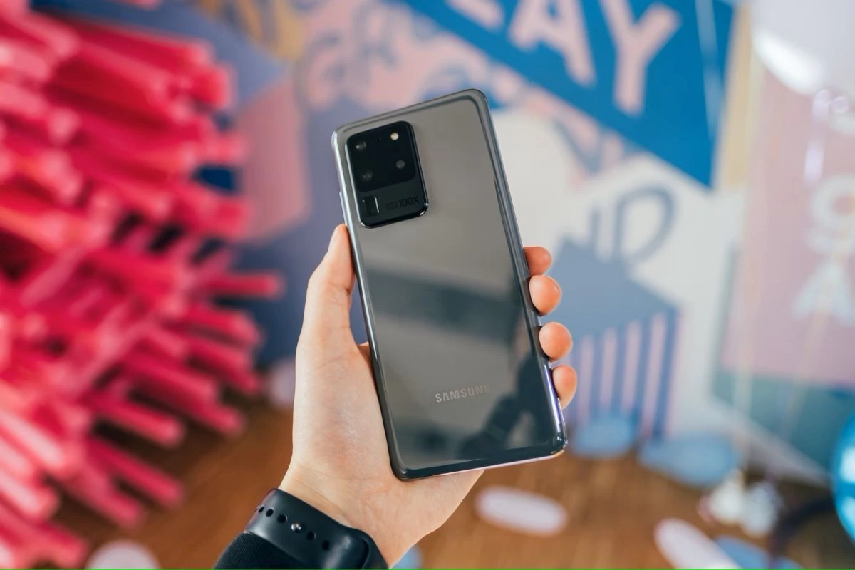 Samsung S20 flagmanai nebegaus Android 14 versijos