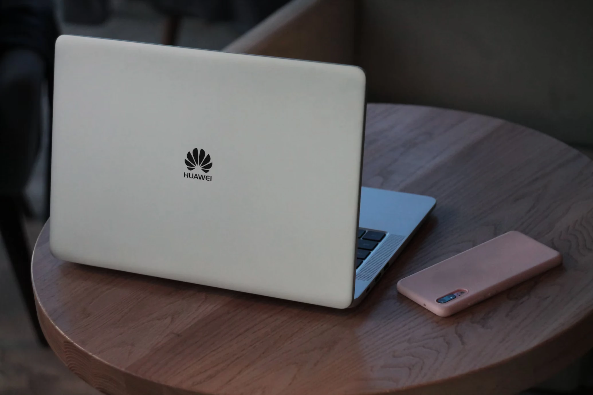 Huawei pasiruošusi statyti gamyklą Europoje