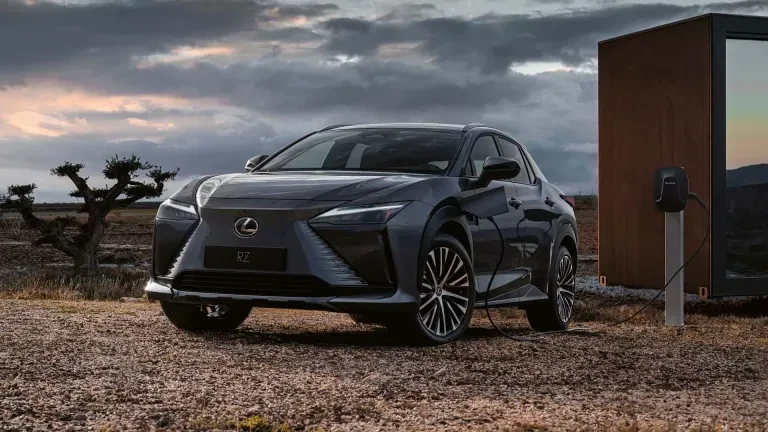 RZ 2024 Lexus priekis