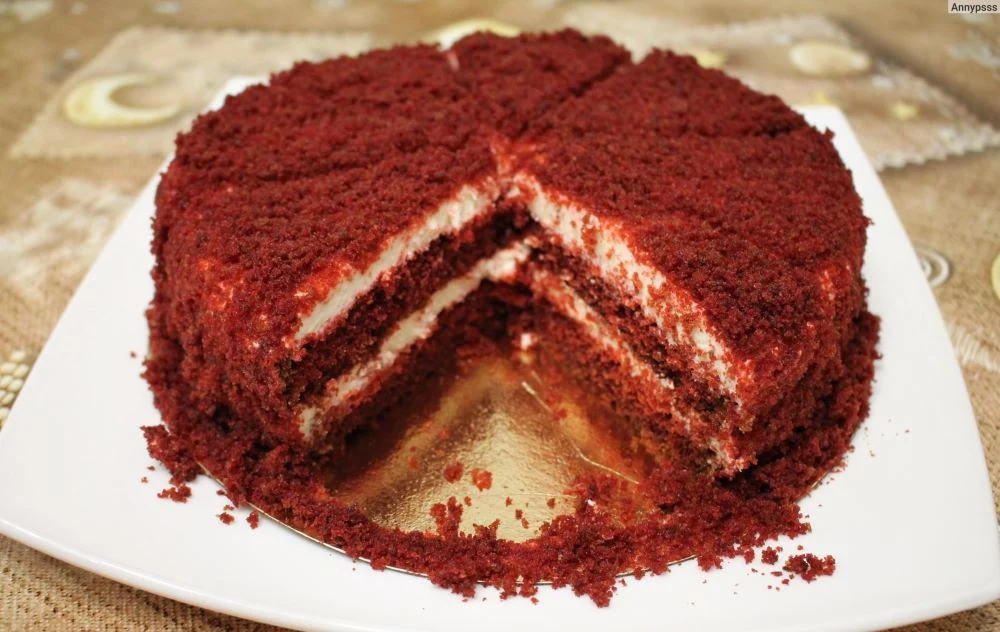 Radonasis aksomas tortas