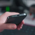 iPhone 15 Pro Max įkrovimas