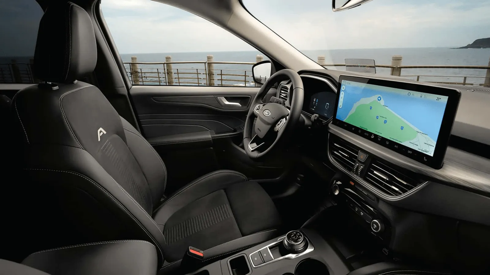 Ford Kuga Facelift 2024 vidus / Ford nuotr.