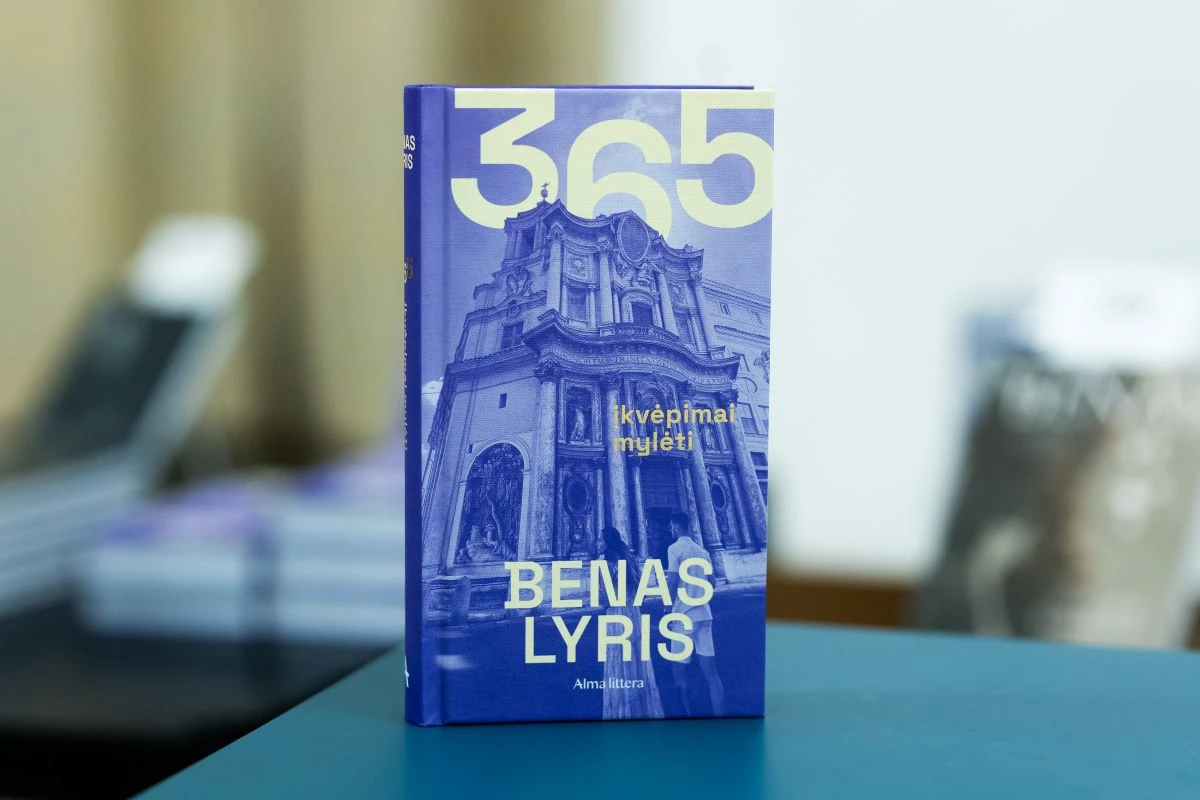 Į knygą „365 įkvėpimai mylėti“ B. Lyris sudėjo mintis apie ramybę, laiką, drąsą, meilę ir gyvenimą. Mikos Savičiūtės nuotr.