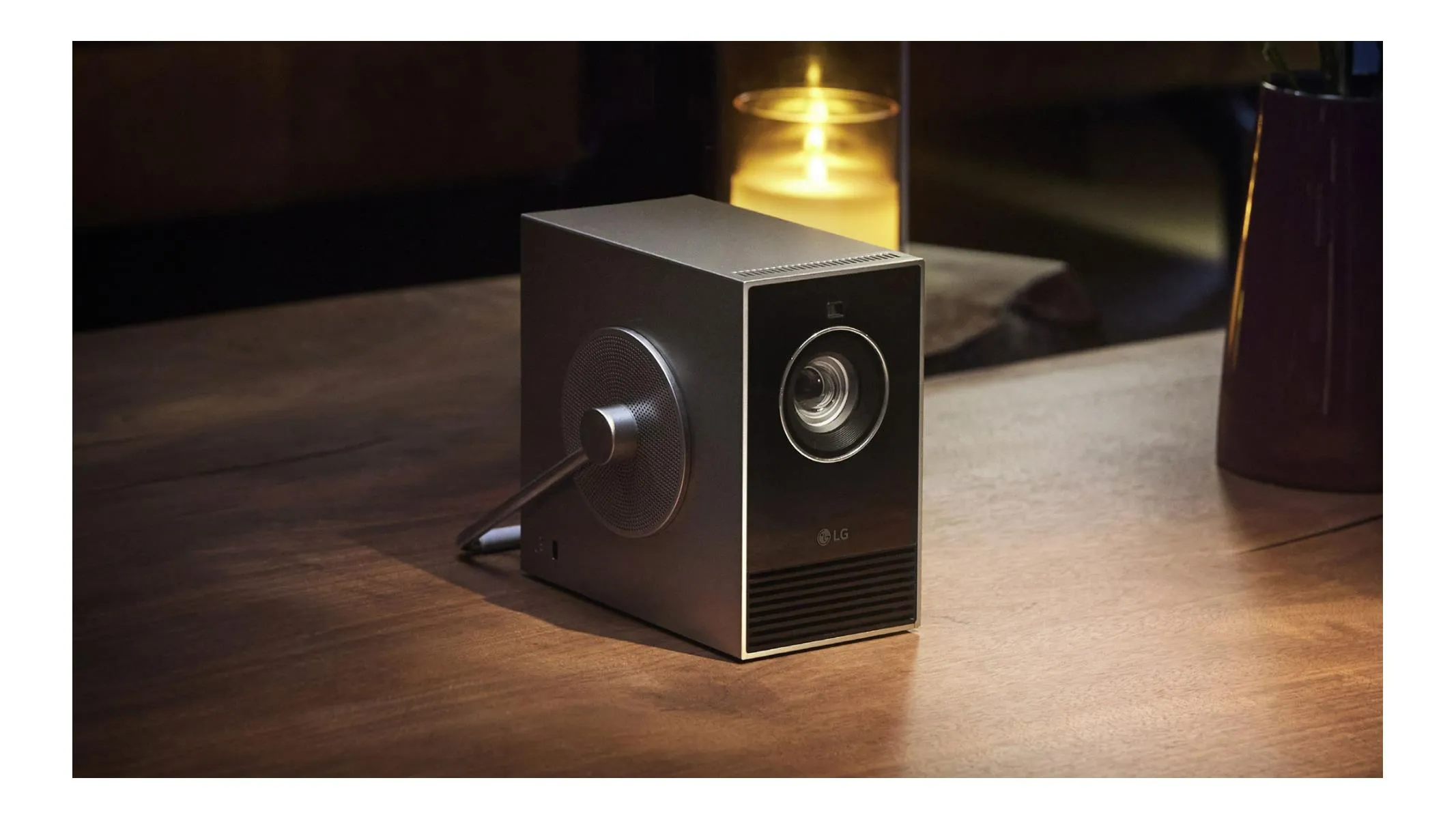 LG CineBeam Qube 4K projektorius