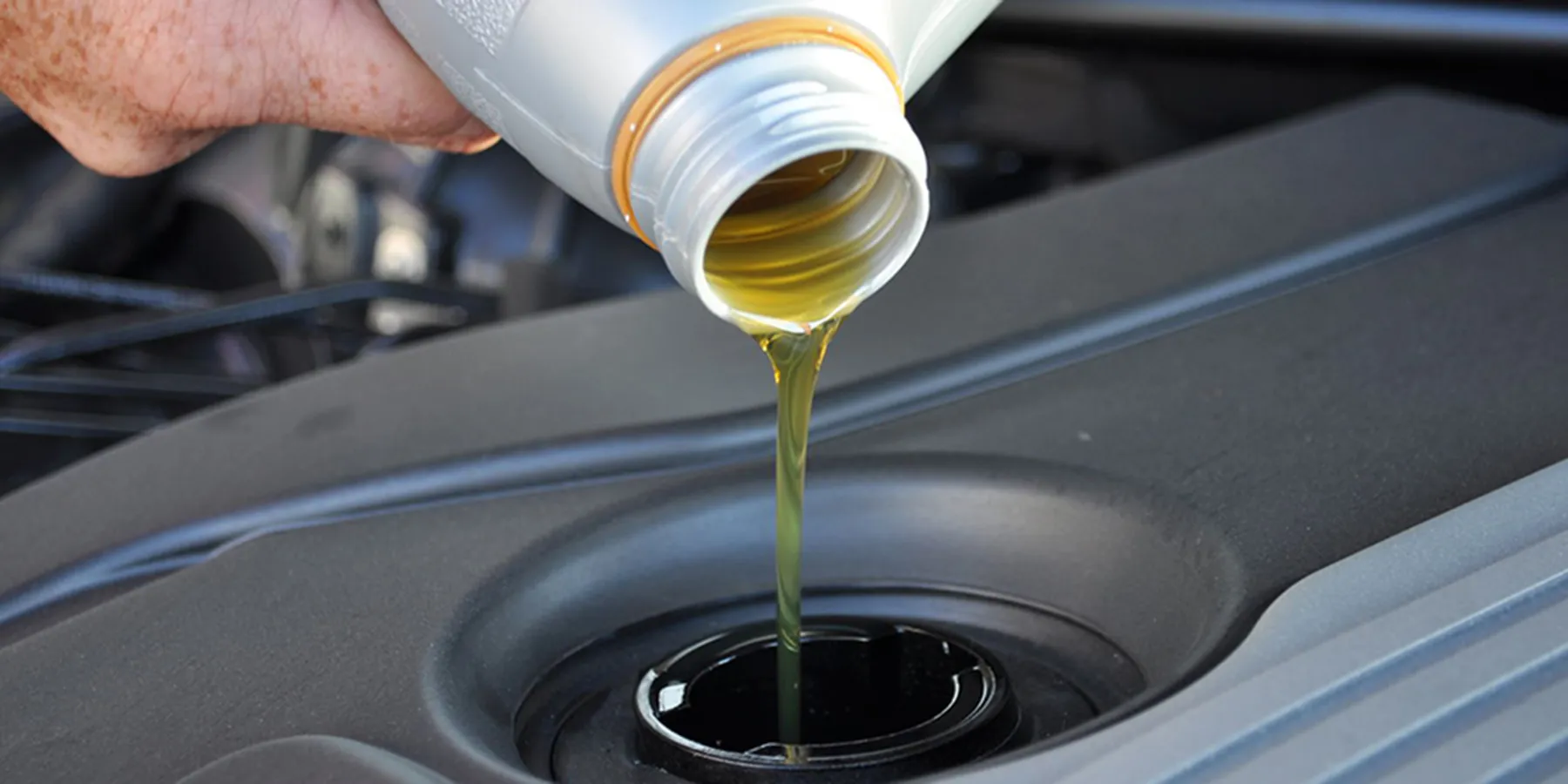 Renkamės tinkamą alyvą automobiliui