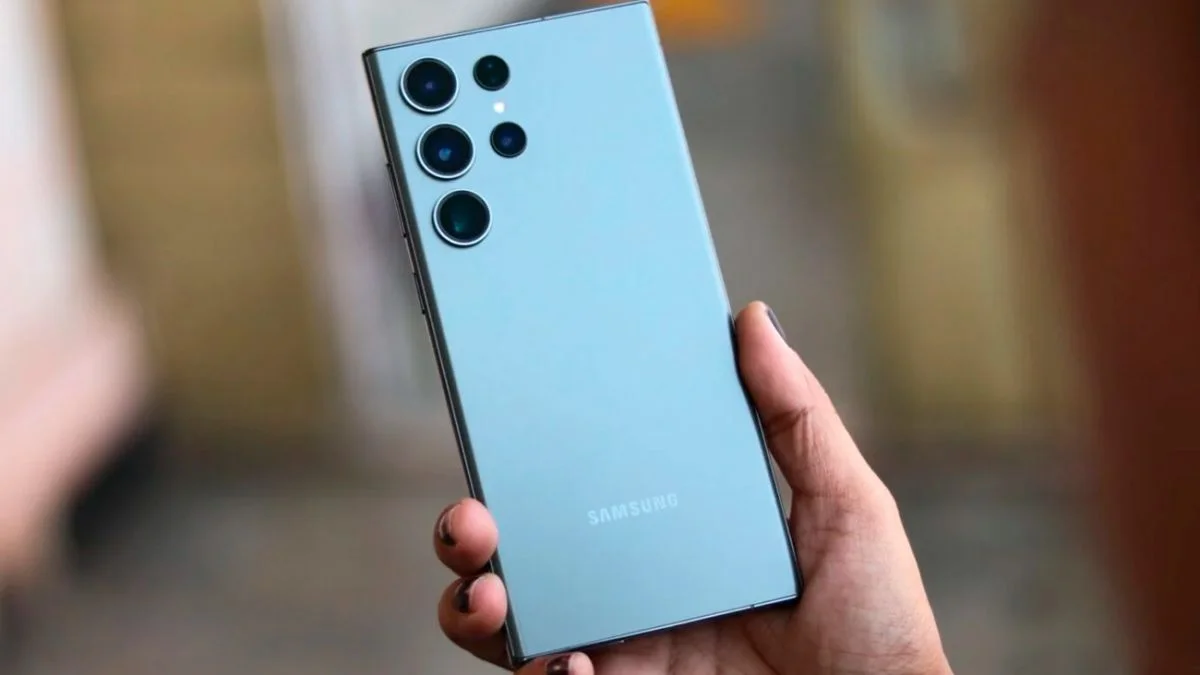 Samsung Galaxy S24 Ultra telefonas su S Pen rašikliu