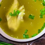 Skaidrus vištienos sultinys paprastai