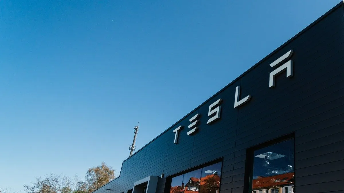 Tesla elektromobiliai