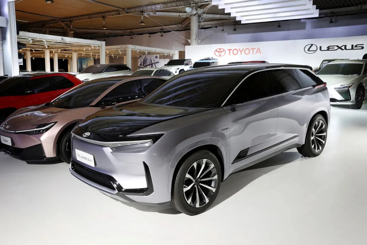 Toyota elektrinio visureigio koncepcija