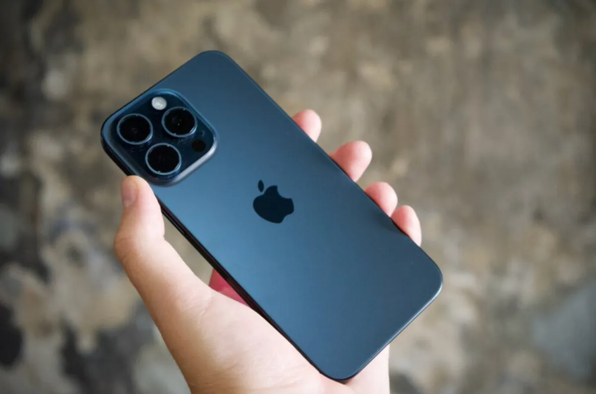 IPhone 15 Pro nuvylė pirkėjus