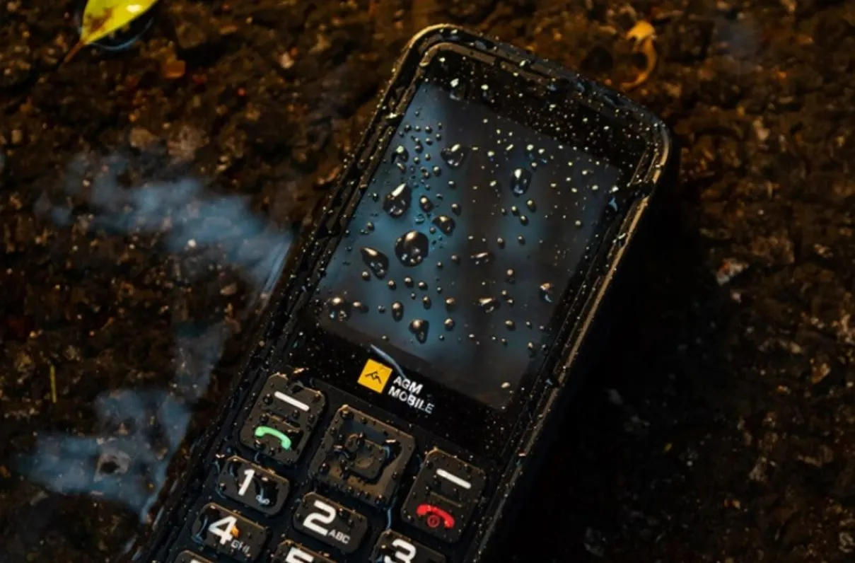AGM M9 mygtukinis telefonas
