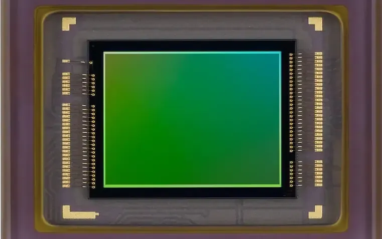 Sony jutiklis 247 megapikseliai