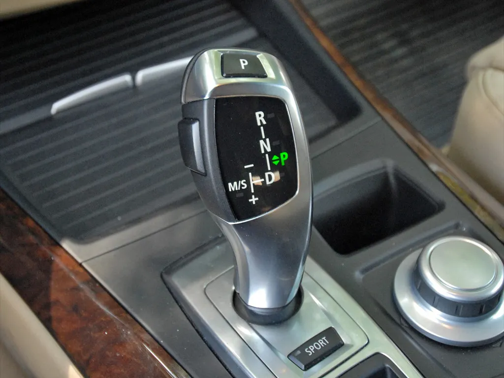 Sport mygtukas automobiliuose