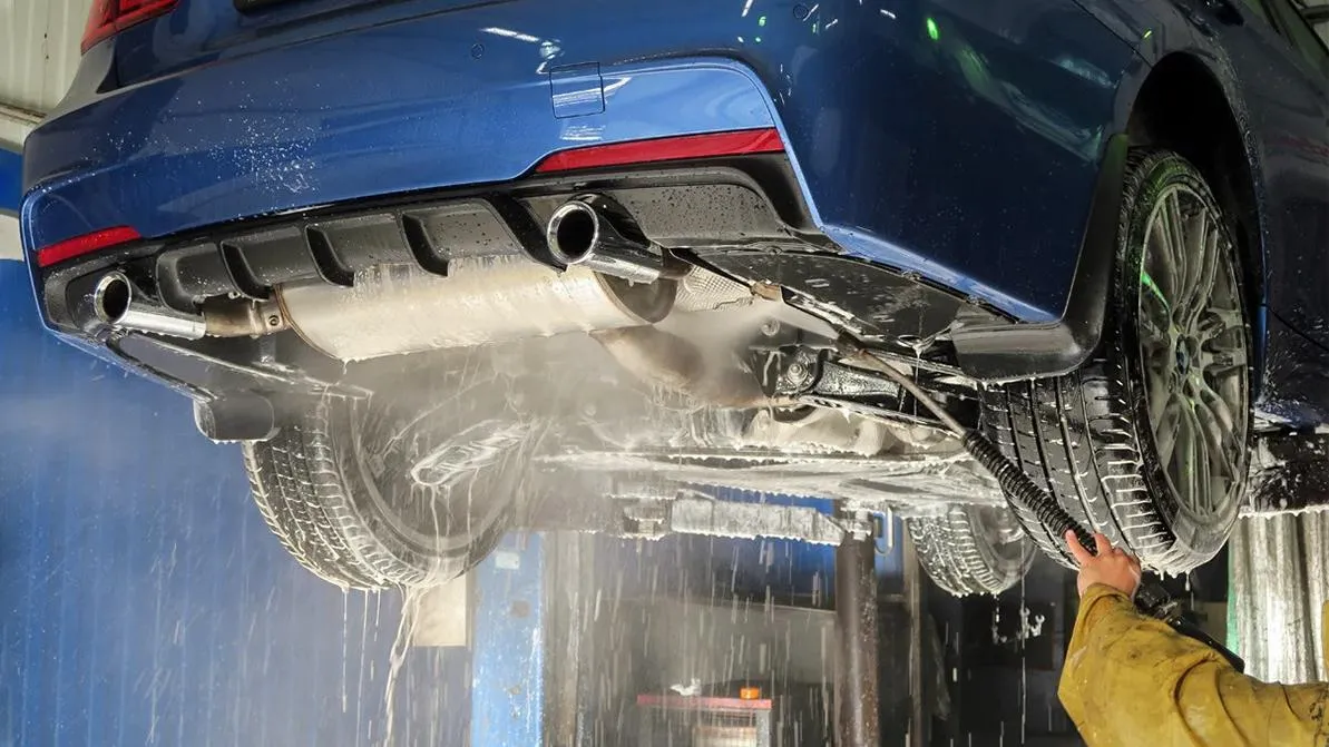 Automobilio dugno plovimas