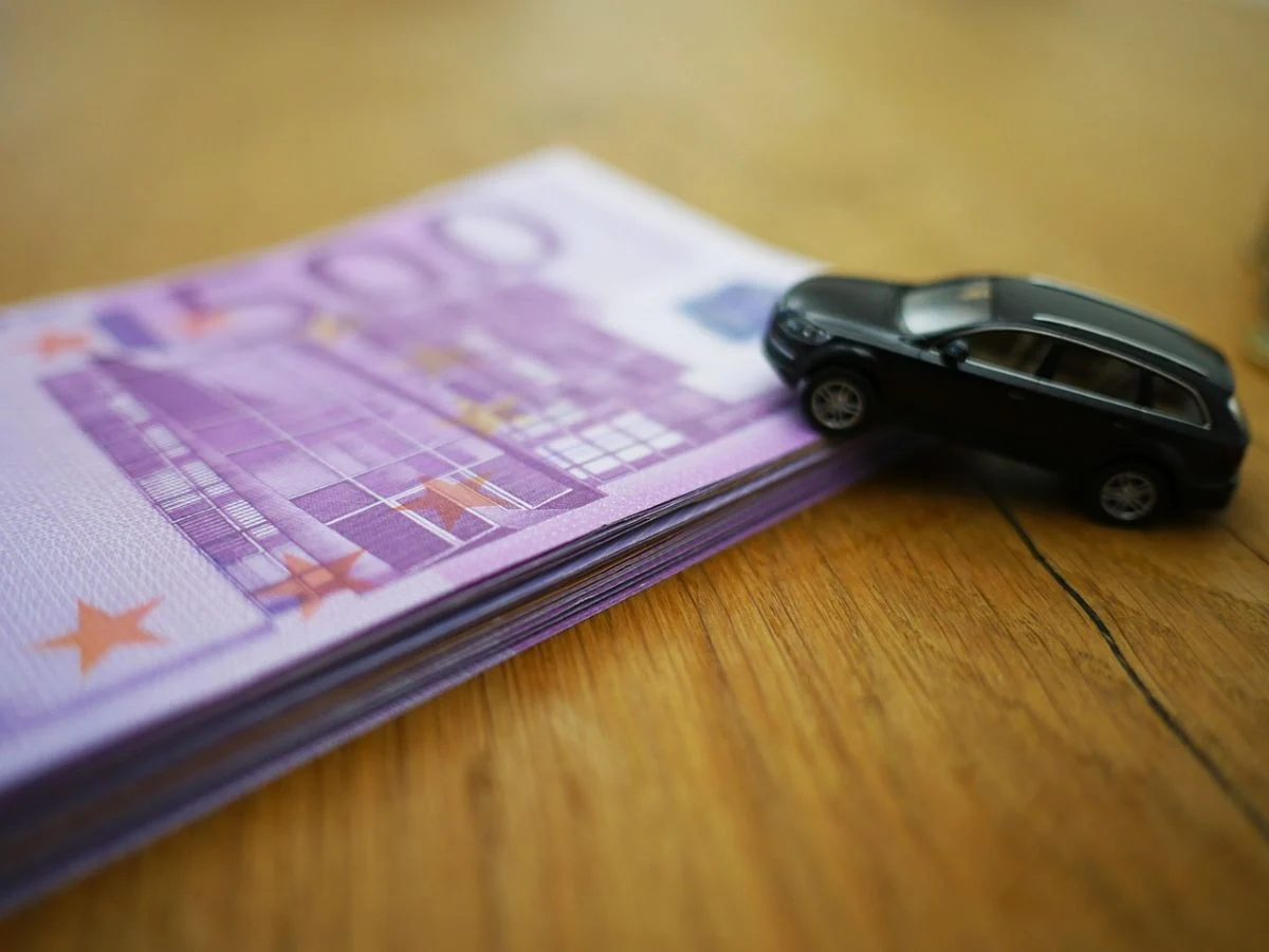 Automobilių rinka traukiasi