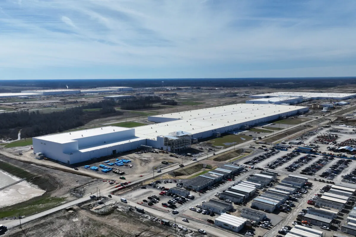 Ford keičia strategiją elektromobilių gamyboje
