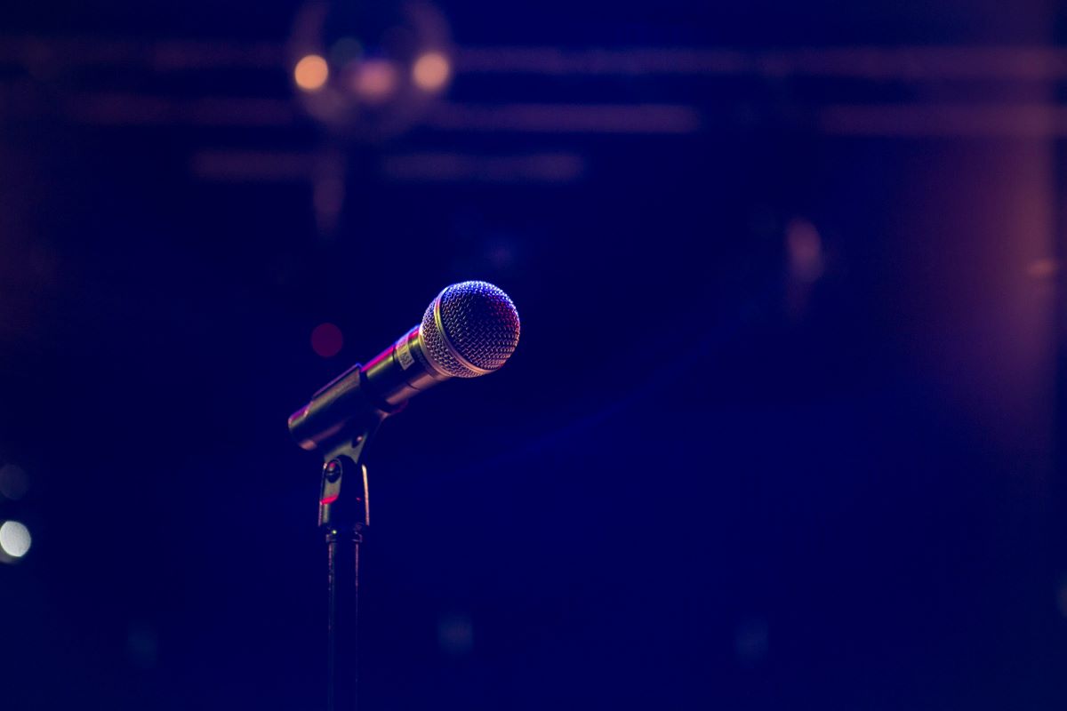 Stand-up komedija, Asociatyvi / Unsplash nuotr.