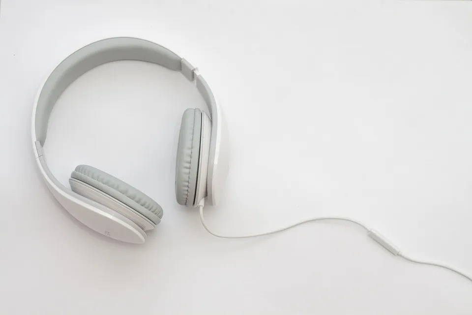 Ausinės ir garsi muzika