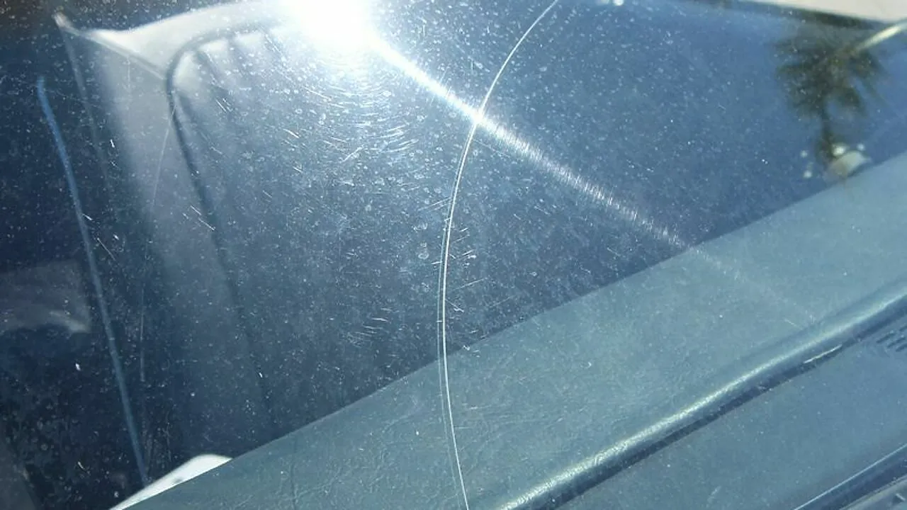 Dryžiai ant automobilio stiklų