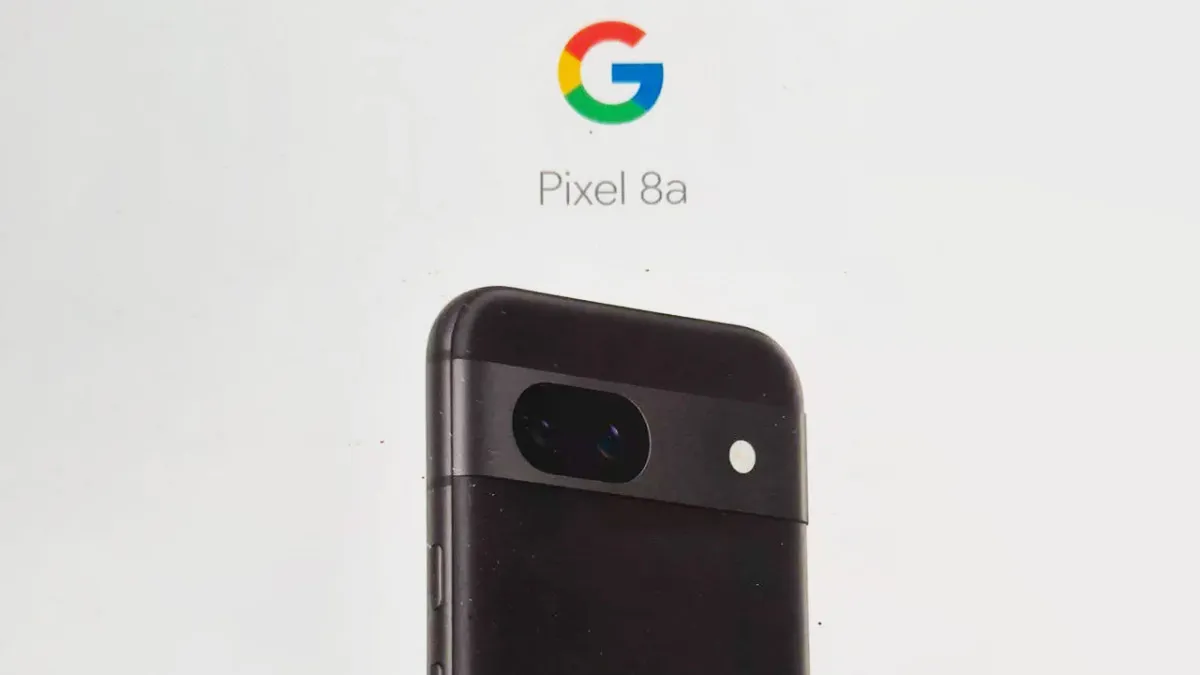 Google Pixel 8a reklaminė medžiaga