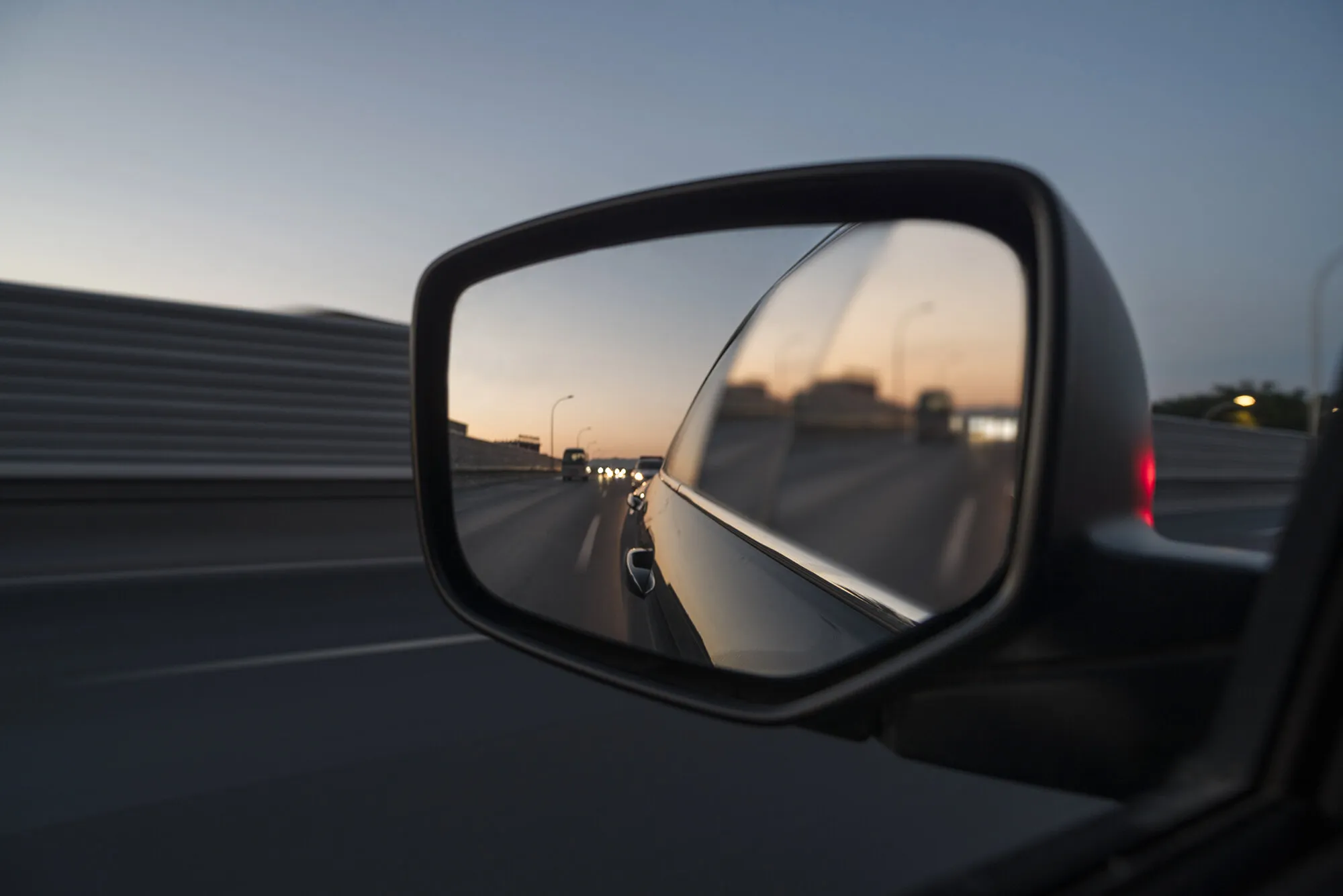 Teisingas automobilio veidrodėlių reguliavimas