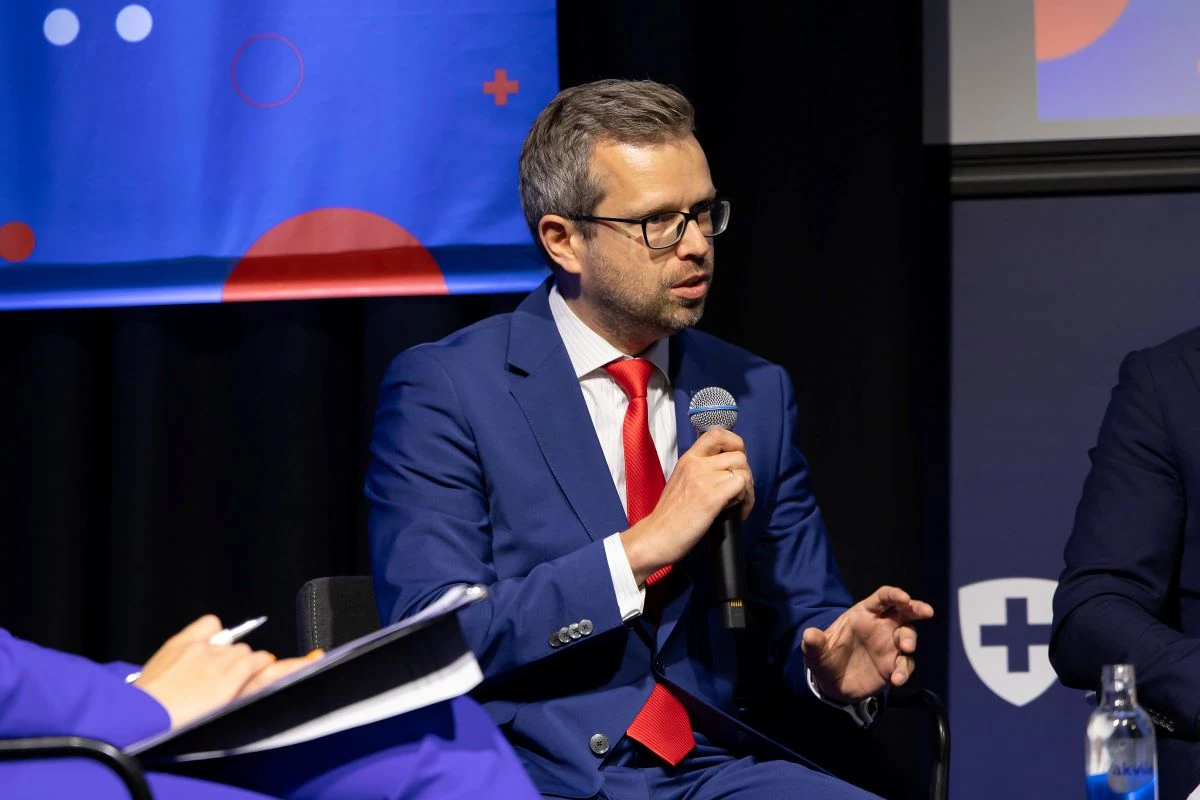 1. Sveikatos apsaugos viceministras Olegas Niakšu