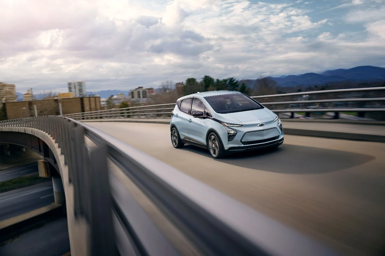 2023-chevrolet-bolt-ev-002