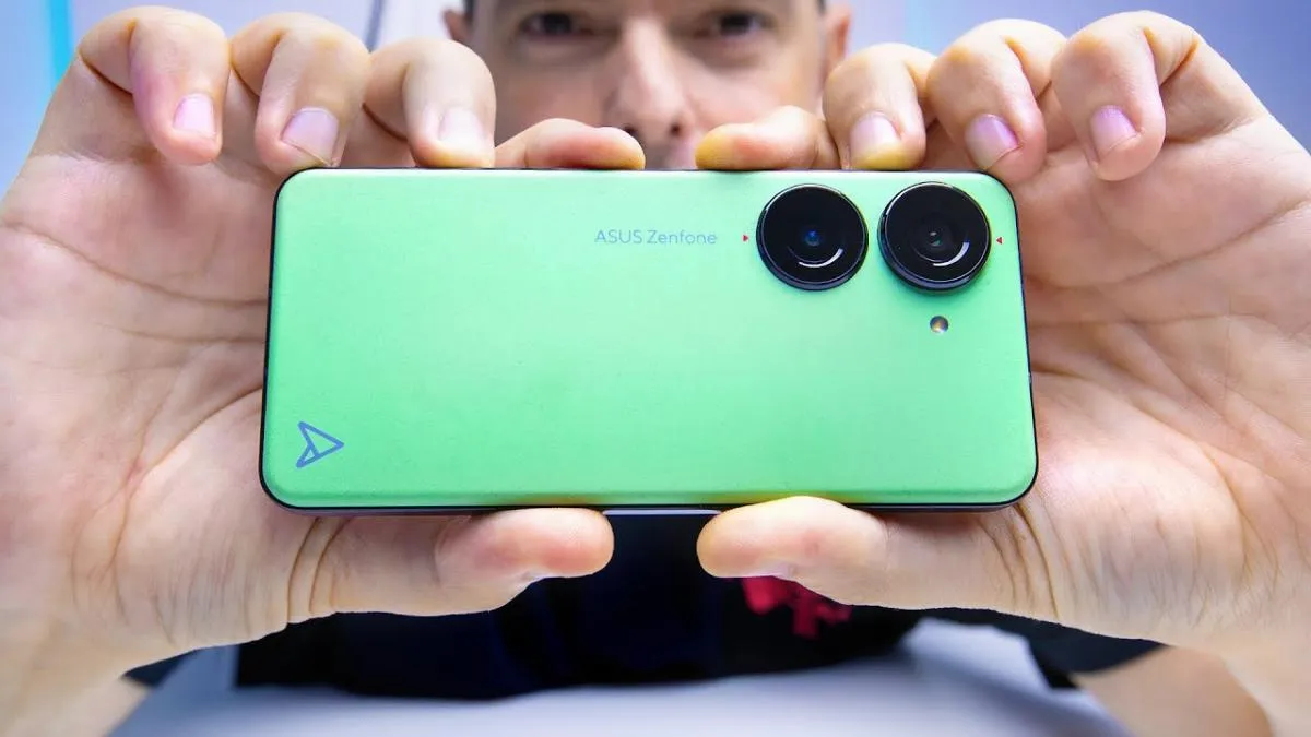 ASUS Zenfone 10 - kompaktiškas telefonas