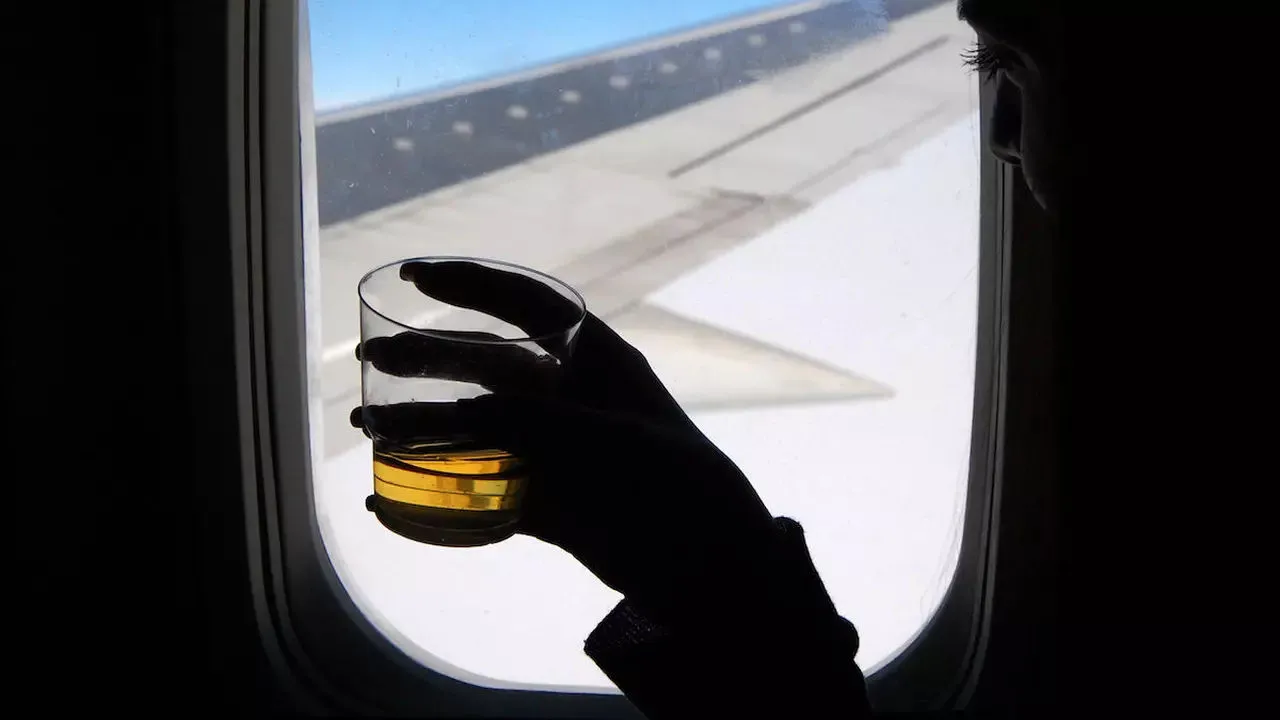 Alkoholio vartojimas lėktuve