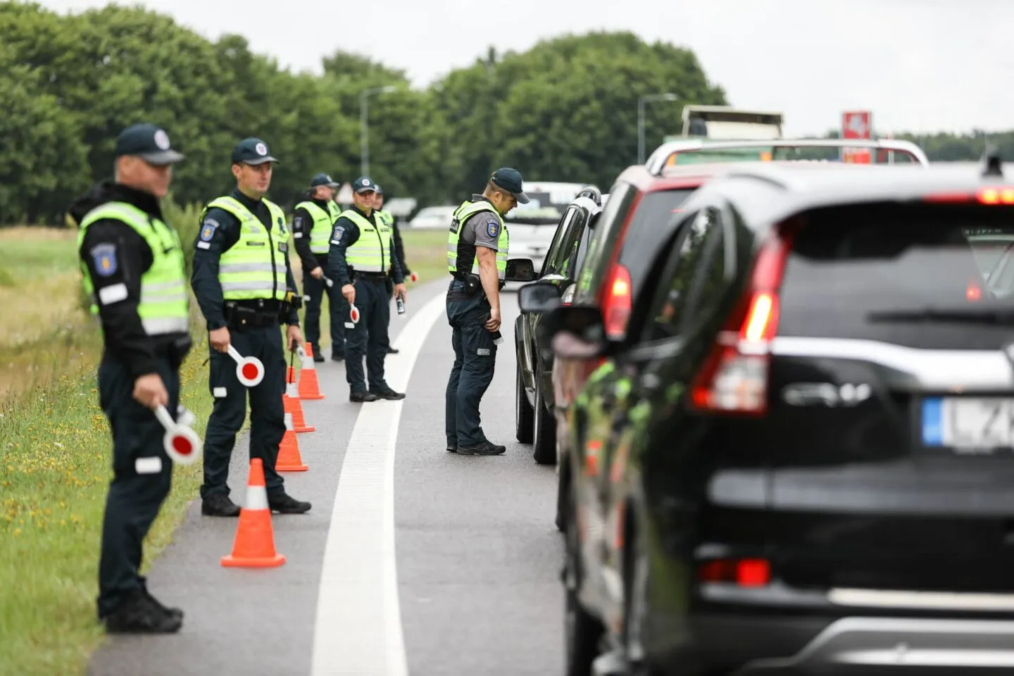 Ar vairuotojas gali išlipti iš automobilio, kaip sustabdo policija