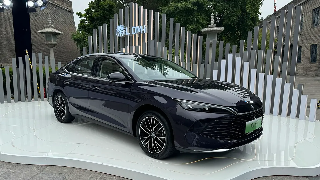 BYD automobiliai ateityje nuvažiuos 2100 km vienu įkrovimu