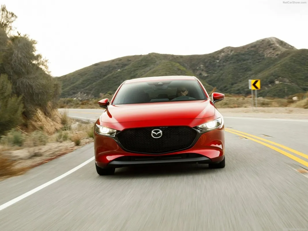 Mazda 3 automobilis