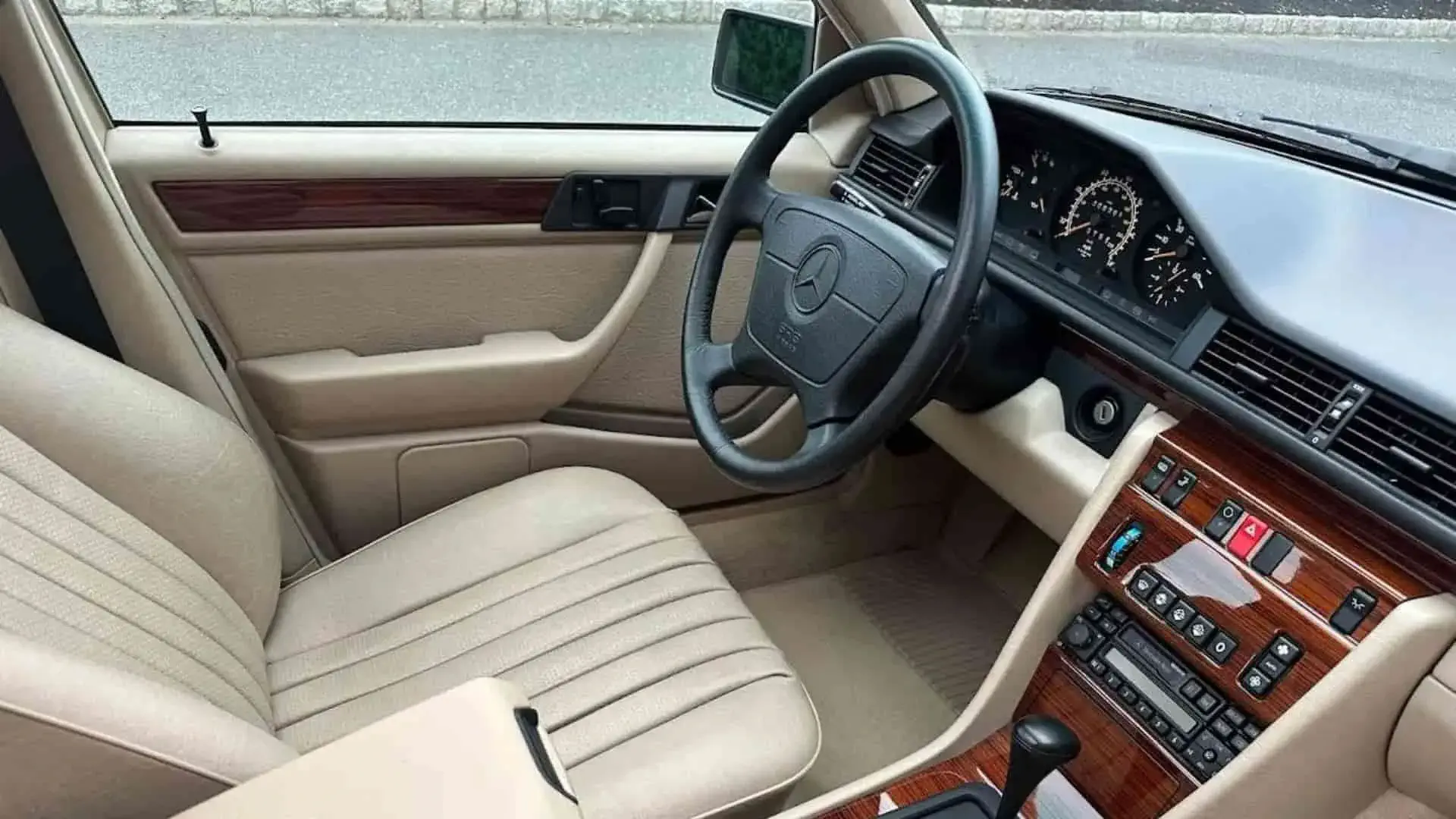 Mercedes E-Class (W124) 3 (1)