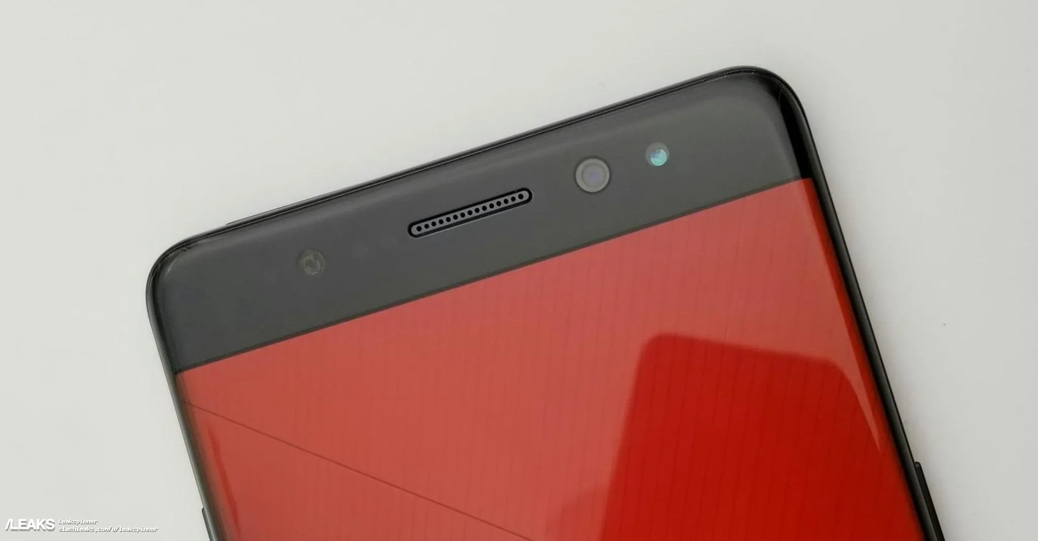 Samsung Galaxy S25 Ultra apvalinti kampai