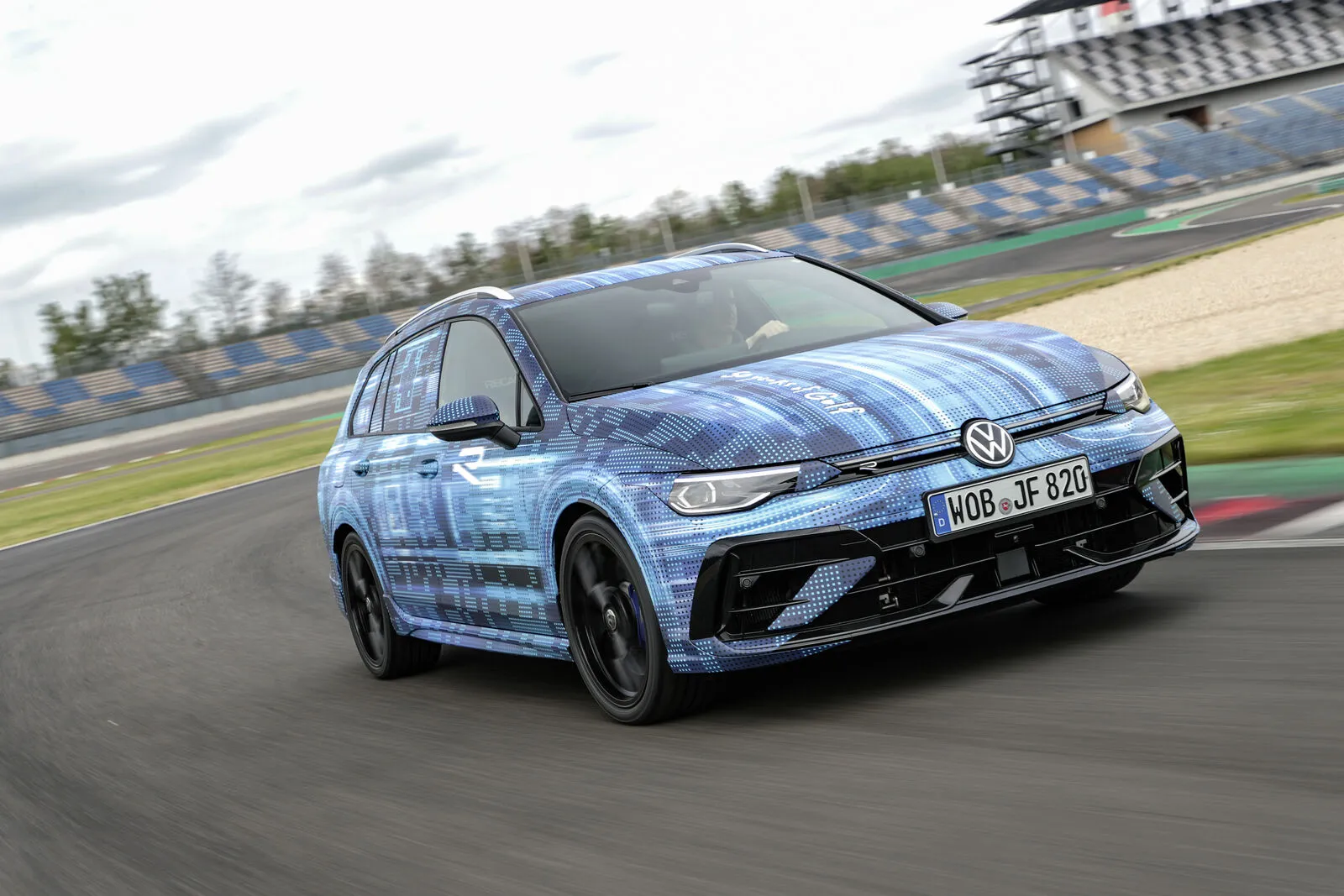 Volkswagen Golf R 2